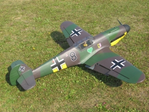 Glen's BF-109F, with break-in prop.